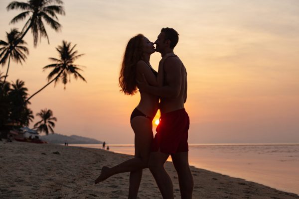 young-sexy-romantic-couple-in-love-happy-on-summer-Web